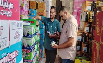 محافظ كفرالشيخ: ضبط 1500 لتر زيت بدون بيانات و14 ألفًا و916 عبوة مواد غذائية ومشروبات مجهولة المصدر بقلين
