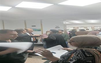 نائب وزير الصحة يتفقد إدارات التكليف والتراخيص ومعامل الصحة العامة لمتابعة انتظام العمل وتيسير الخدمات