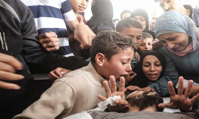 شهيد وإصابات إثر قصف الاحتلال الإسرائيلي مركبة في منطقة البيدر جنوب غرب غزة