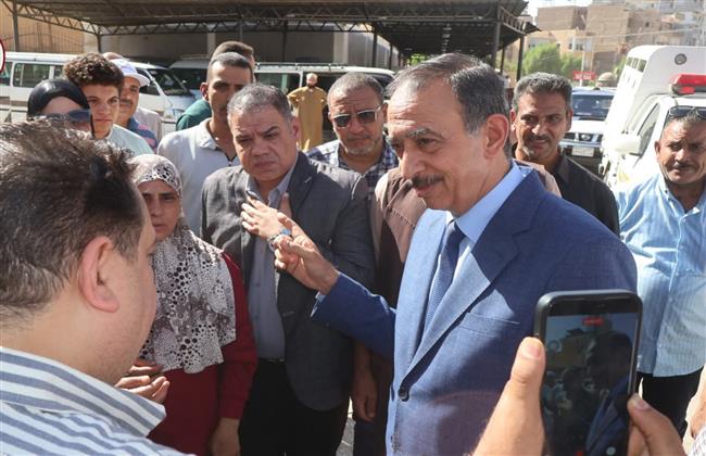 محافظ سوهاج يتفقد موقف "طهطا ـ سوهاج".. ويوجه بالالتزام بالتعريفة ومنع استغلال الركاب