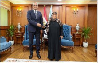  محافظ كفرالشيخ يسلم جوازات السفر لعدد من الفائزين بالعمرة بالتعاون مع المنطقة الشمالية العسكرية 