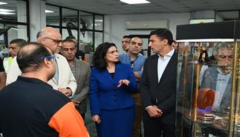 وزير الصناعة يتفقد مصانع العامرية.. 250 ألف طن كربون أسود و1.2 مليون إطار سنويًا