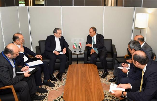 وزير الخارجية يناقش مع نظيره الإيراني الجهود المبذولة لخفض التصعيد واستئناف المسار الدبلوماسي 