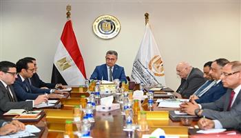 وزير التموين يبحث أسعار الدقيق الحر وتكلفة الخبز السياحي والفينو