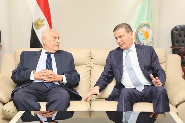 وزير الزراعة يبحث مع وفد علمي ألماني فرص التعاون لتطوير أنظمة الإنتاج الحديثة والزراعة العمودية للقمح 