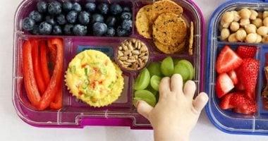 أغذية طبيعية لتعزيز صحة وتركيز الطفل