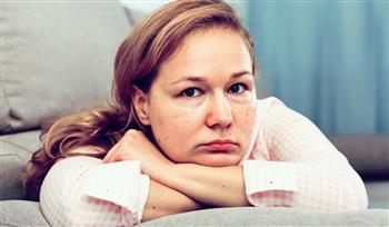 هل تعانين تبلد المشاعر جراء أهمال زوجك؟.. سلوكيات تكشف ذلك