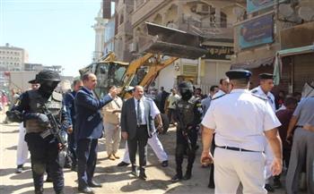 مدير أمن سوهاج يقود حملة مكبرة بساقلتة لرفع الإشغالات وإعادة الإنضباط للشارع