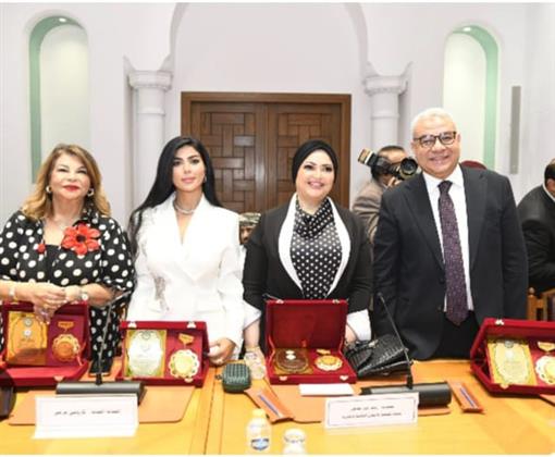 يسرا وكارولين عزمي ضمن قائمة المكرمين في ملتقى القيادات العربية الشابة