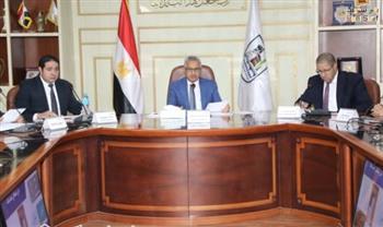 محافظ بني سويف يُناقش عدداً من الموضوعات وطلبات التقنين في اجتماع اللجنة العليا 