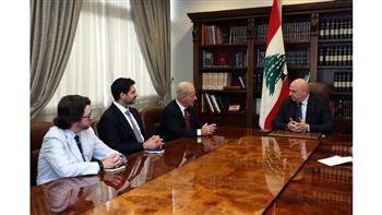 الرئيس اللبناني يبحث مع وفد من الكونجرس الأمريكي تحضيرات عقد جولة جديدة من المفاوضات مع إسرائيل