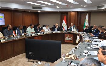 محافظ الجيزة يبحث ملفات تقنين أراضي الدولة في مراكز البدرشين وكرداسة والصف   