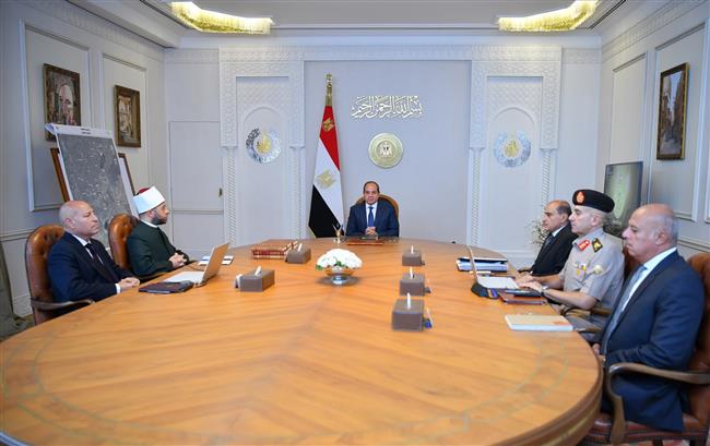 الرئيس السيسي يوجه بإعادة إحياء معالم القاهرة التاريخية وتحويل المساحات المُخلاة إلى مسطحات خضراء