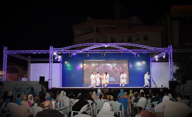 استعراضات من التراث البدوي في ختام "شاطئ الفن" بمطروح 
