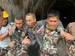 بعد 11 يومًا من فيضانات نيبال.. إنقاذ شخصين على قيد الحياة بينهما مواطن صيني 