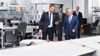 الرئيس الروسي يدشن خطا نفطيا جديدا لتعزيز النقل عبر القطب الشمالي 