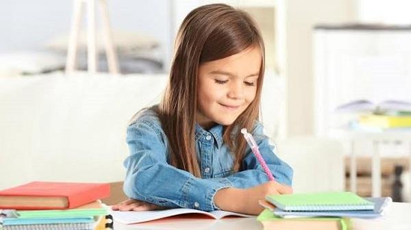 بعد تقديم موعد الدراسة.. خطوات تساعد على تهيئة أبنائك للعودة إلى المذاكرة| خاص