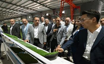 مدبولي يفتتح مصنعًا لإنتاج النجيل الصناعي بالسخنة باستثمارات 4 ملايين دولار