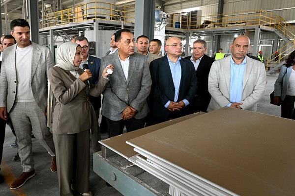 مدبولي: الدولة تواصل تنفيذ استراتيجية متكاملة لجذب الاستثمارات الصناعية التي تعتمد على التكنولوجيا الحديثة