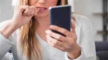 قبل ما تردي على رسالة زوجك وقت الخلاف.. أخطاء تحول النقاش لمشكلة أكبر