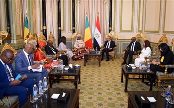 وزير الخارجية ووزيرة ريادة الأعمال والتوظيف والتدريب الفني بمالي يبحثان سبل تعزيز التعاون بين البلدين
