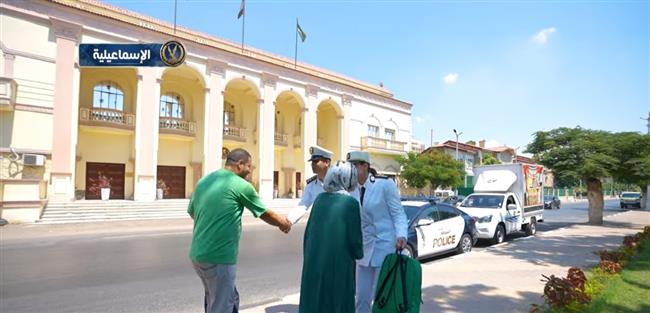 «كلنا واحد».. الداخلية توزع الحقائب والمستلزمات المدرسية على الطلاب بالمناطق الأولى بالرعاية