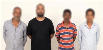 ضبط 4 حراس عقارات وضعوا حواجز حديدية لحجز أماكن السيارات في مصر الجديدة