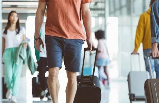 لهذا السبب.. احذروا من ارتداء الشورت أو التنورة على متن الطائرات