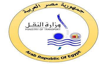 النقل: التنسيق مع وزارة الداخلية وشرطة النقل والمواصلات لضبط الشاب الظاهر في فيديو تحطيم مرايات قطار مطروح