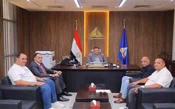 محافظ دمياط يبحث آليات توصيل المرافق للمنطقة الحرة بمدينة دمياط للأثاث