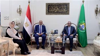 محافظ الإسماعيلية يستقبل رئيس قطاع الحسابات والمديريات المالية لبحث تعزيز التعاون مع "المالية"