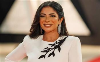 منى زكي ومباركة طريفة لأحمد حاتم ..تفاصيل