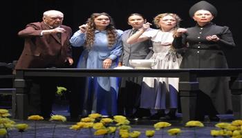 مهرجان القاهرة للمسرح التجريبي33| «Zhenya + Tanya = Love» يرفع شعار «كامل العدد» ويحقق إشادة نقدية ودولية