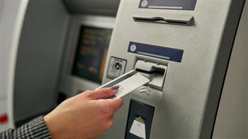 ماكينة ATM أخرجت أموالا زيادة بالخطأ فما الحكم؟.. أمين الفتوى يجيب
