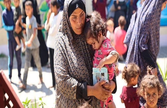 الأمم المتحدة: تُعِيلُ مرأة واحدةً من كل أربع أسر في غزة، فيما تمزِّق الحرب الأسر وتعيد تشكيل بنيتها
