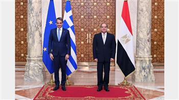 الرئيس السيسي يستقبل رئيس وزراء اليونان بمطار العلمين الدولي لانطلاق قمة التعاون الثلاثي مصر-اليونان-قبرص