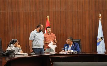 محافظ البحر الأحمر يواصل الاستماع لشكاوى المواطنين ويوجه بسرعة حلها 