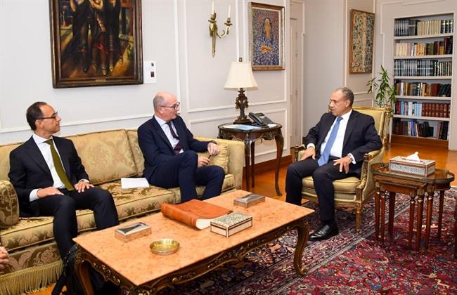 وزير الخارجية يشيد بدور البنك الأوروبي لإعادة الإعمار في دعم التنمية والإصلاح الاقتصادي بمصر