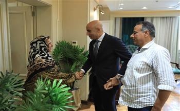 وزير التعليم يكرم مديري مدرستي القليوبية.. ويؤكد: معلمي ومديري مدارس مصر خط أحمر