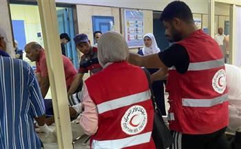 فرق الهلال الأحمر تتوجه إلى موقع حادث تصادم أتوبيس وسيارة نقل بمدخل مطروح وتقديم الإسعافات الأولية للمصابين
