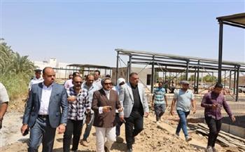 محافظ الوادي الجديد تتفقد أعمال الإنشاءات بموقف الأقاليم الجديد