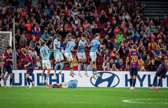 دوري أبطال أوروبا.. حمزة عبد الكريم شاهد على خماسية برشلونة في مرمى فينورد