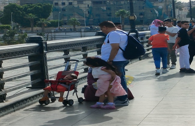 فرحة المواطنين بعيد الفطر على كورنيش النيل