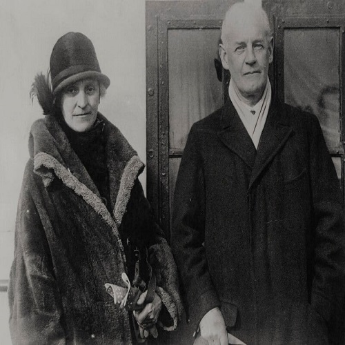 جون جالزورذي مع زوجته