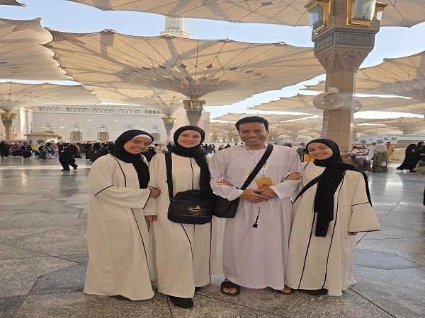 سامح حسين وأسرته