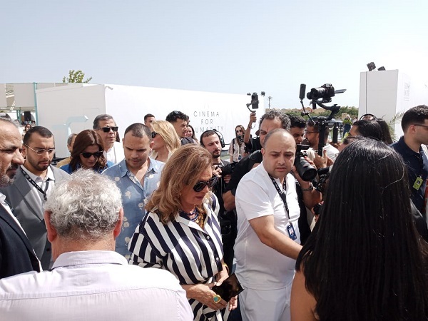 معرض يسرا في مهرجان الجونة