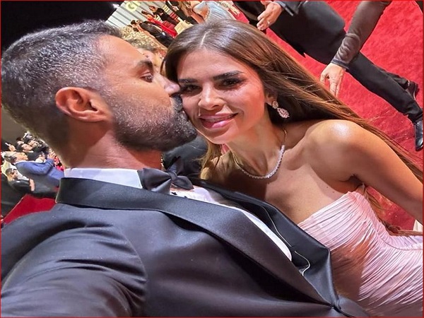 كريم فهمي وزوجته