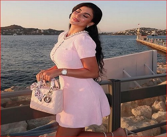 كارولين عزمي
