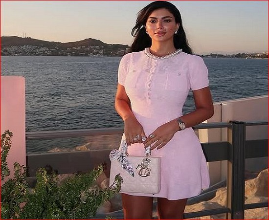 كارولين عزمي