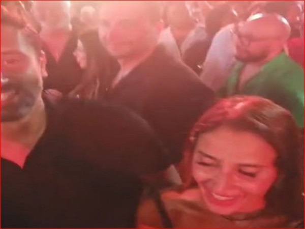 كريم محمود عبد العزيز وزوجته
